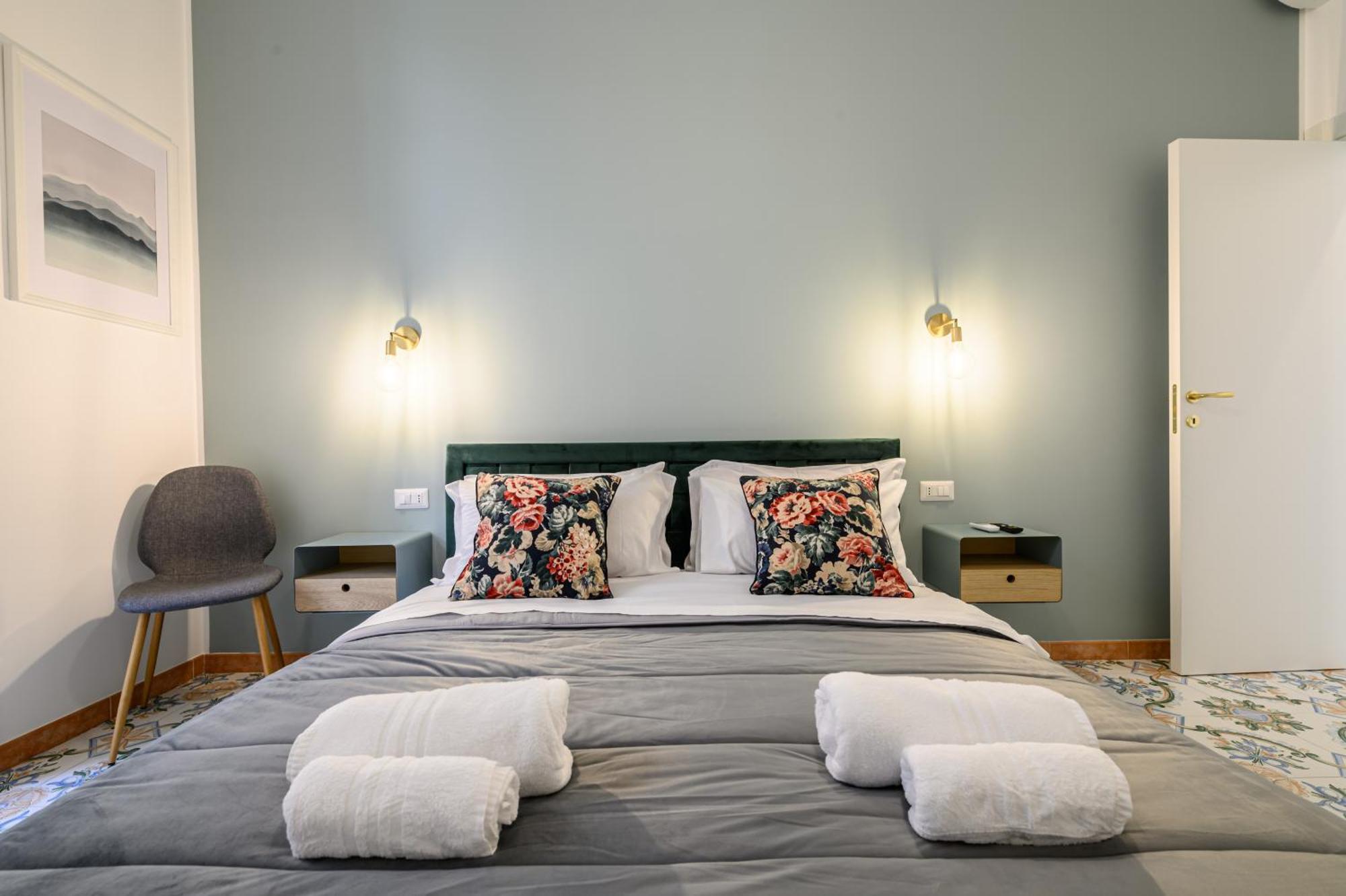Guest House 121 Charming Apartment ナポリ エクステリア 写真